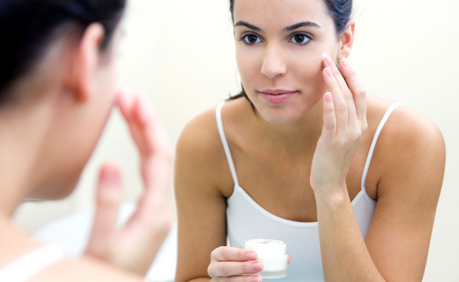 How to Safely Use Hydroquinone Cream